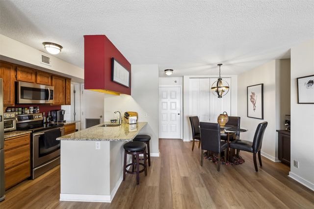 300 Walnut Street 1803, Des Moines, IA 50309