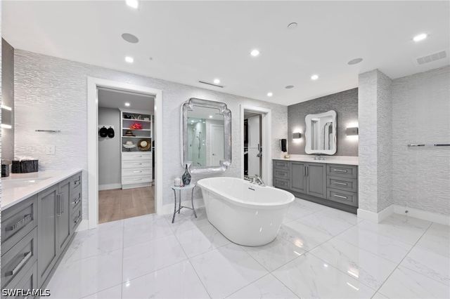 13915 Old Coast RD 1706, Naples, FL 34110
