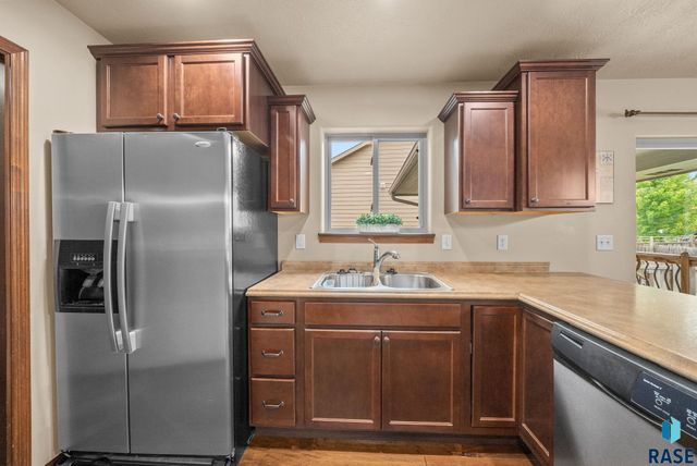 3808 E 52nd St, Sioux Falls, SD 57103