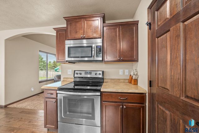 3808 E 52nd St, Sioux Falls, SD 57103