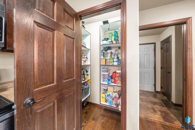 3808 E 52nd St, Sioux Falls, SD 57103