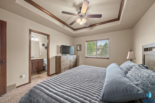 3808 E 52nd St, Sioux Falls, SD 57103