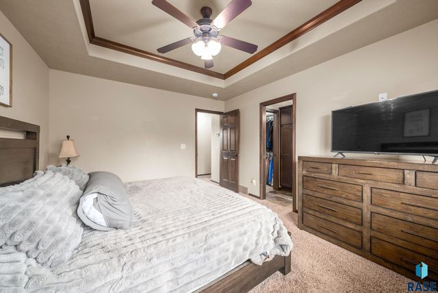 3808 E 52nd St, Sioux Falls, SD 57103