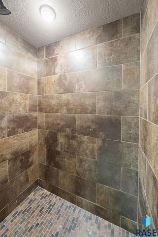 3808 E 52nd St, Sioux Falls, SD 57103