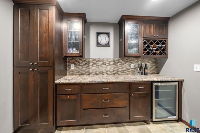 3808 E 52nd St, Sioux Falls, SD 57103