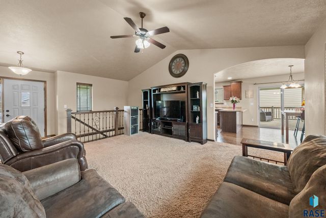 3808 E 52nd St, Sioux Falls, SD 57103