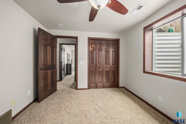 3808 E 52nd St, Sioux Falls, SD 57103