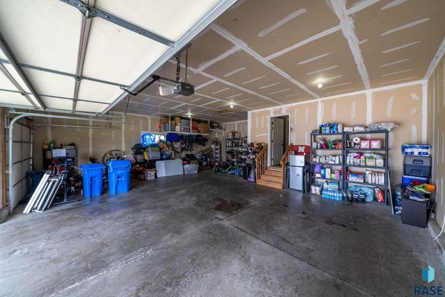 3808 E 52nd St, Sioux Falls, SD 57103