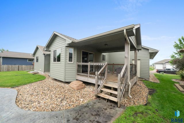 3808 E 52nd St, Sioux Falls, SD 57103