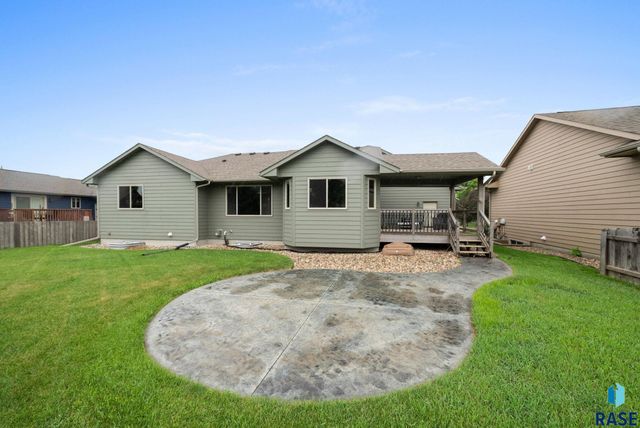 3808 E 52nd St, Sioux Falls, SD 57103