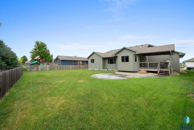 3808 E 52nd St, Sioux Falls, SD 57103