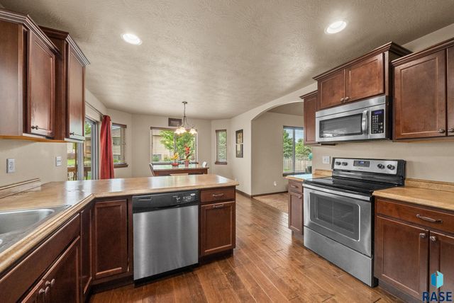 3808 E 52nd St, Sioux Falls, SD 57103