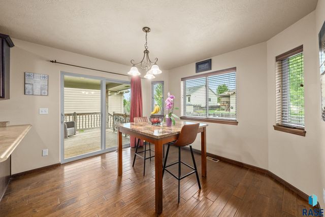 3808 E 52nd St, Sioux Falls, SD 57103