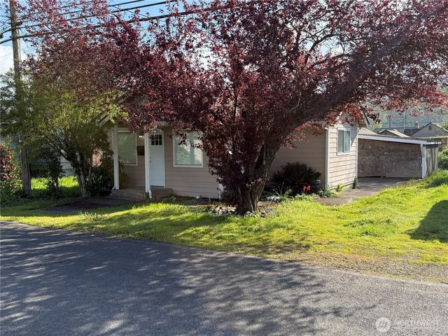 1216 N 1ST Avenue, Kelso, WA 98626