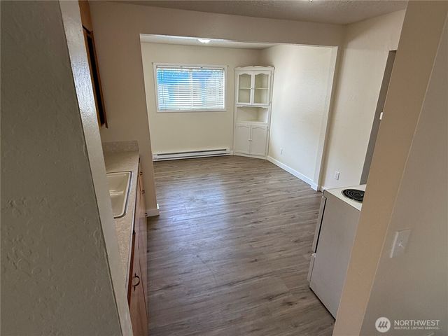 1216 N 1ST Avenue, Kelso, WA 98626