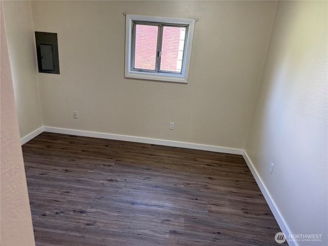1216 N 1ST Avenue, Kelso, WA 98626