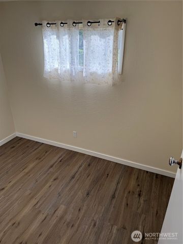 1216 N 1ST Avenue, Kelso, WA 98626