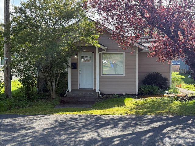 1216 N 1ST Avenue, Kelso, WA 98626