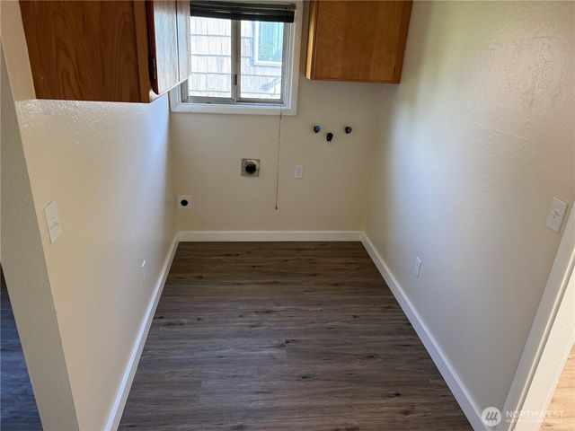 1216 N 1ST Avenue, Kelso, WA 98626