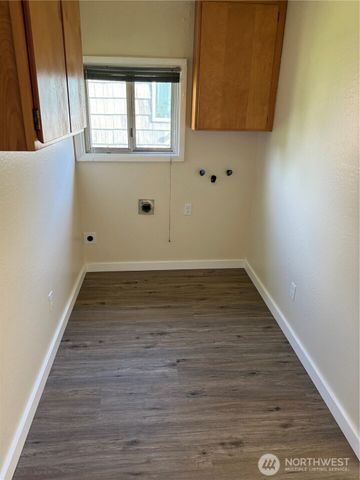 1216 N 1ST Avenue, Kelso, WA 98626