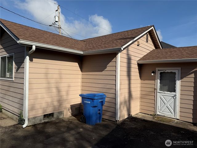 1216 N 1ST Avenue, Kelso, WA 98626