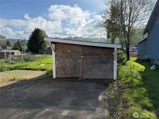 1216 N 1ST Avenue, Kelso, WA 98626