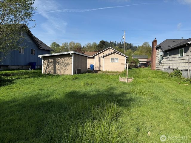 1216 N 1ST Avenue, Kelso, WA 98626