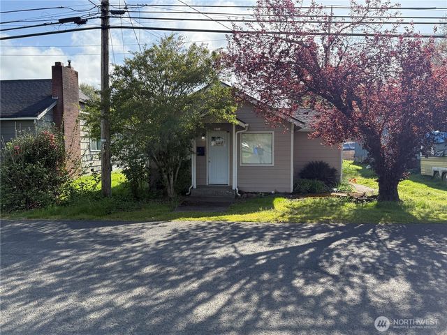 1216 N 1ST Avenue, Kelso, WA 98626