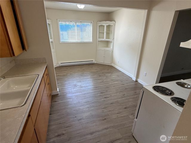 1216 N 1ST Avenue, Kelso, WA 98626