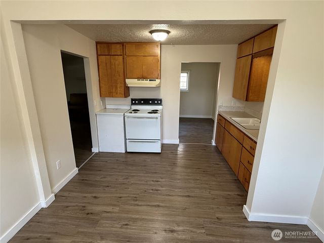 1216 N 1ST Avenue, Kelso, WA 98626