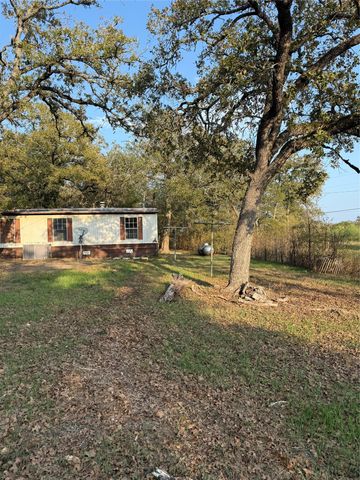 122 Pawnee CT, Smithville, TX 78957