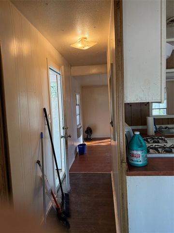 122 Pawnee CT, Smithville, TX 78957