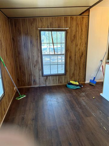 122 Pawnee CT, Smithville, TX 78957