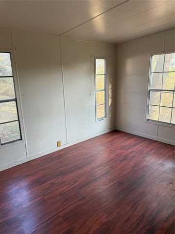 122 Pawnee CT, Smithville, TX 78957