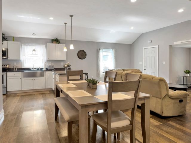 236 Thomas St, Middleboro, MA 02346