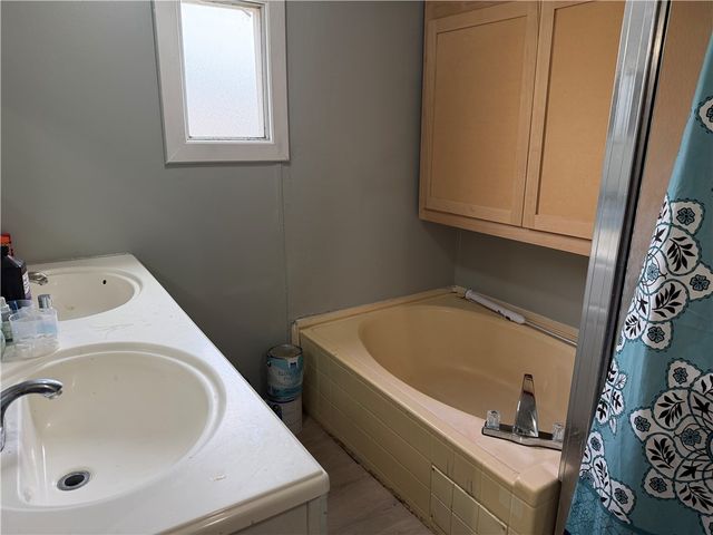 2207 Emerald Drive, Bryan, TX 77803