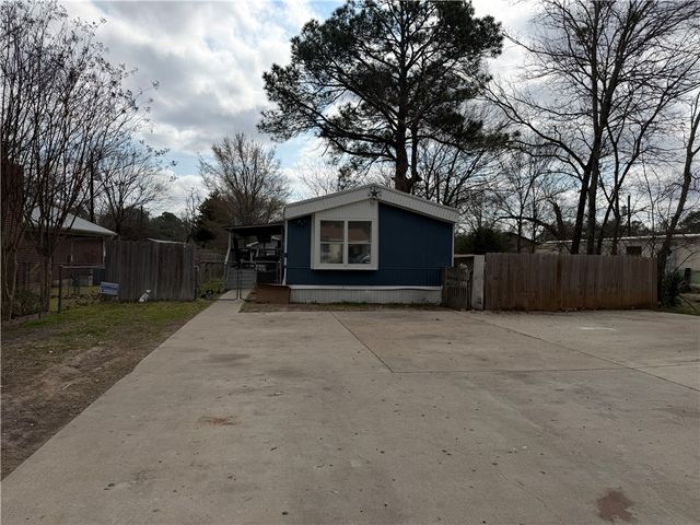 2207 Emerald Drive, Bryan, TX 77803