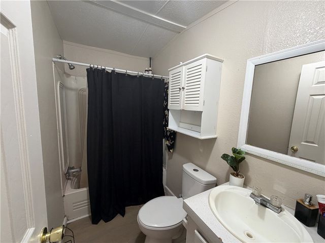 2207 Emerald Drive, Bryan, TX 77803