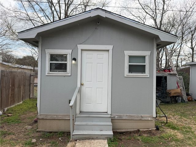 2207 Emerald Drive, Bryan, TX 77803