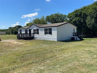156 Creekview Meadows Drive, Springtown, TX 76082