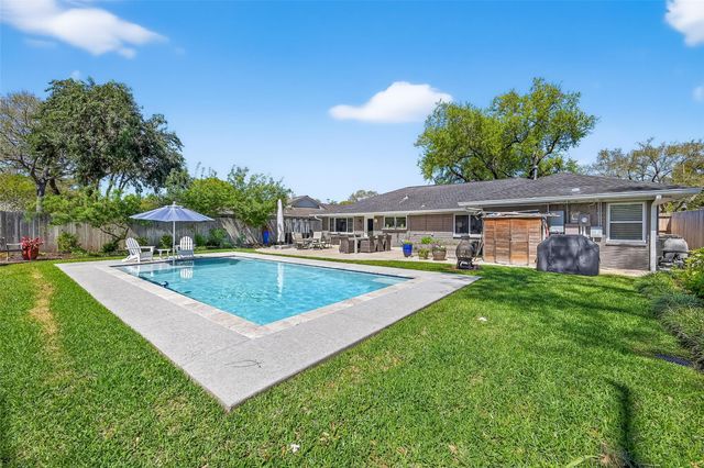 4325 Willowbend Boulevard, Houston, TX 77035