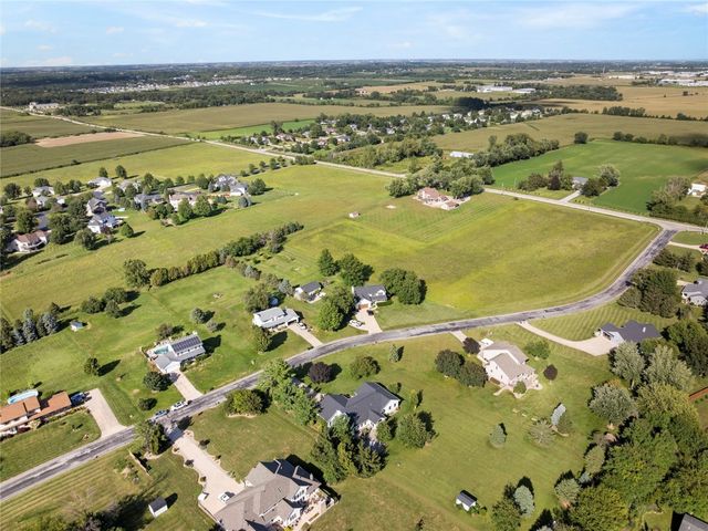 5843 Wells Lane, Cedar Rapids, IA 52411