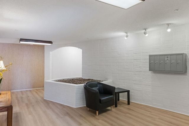 5405 Carlton St 303, Oakland, CA 94618