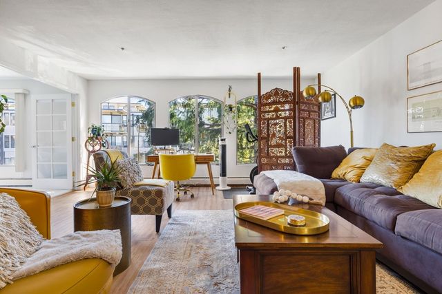 5405 Carlton St 303, Oakland, CA 94618