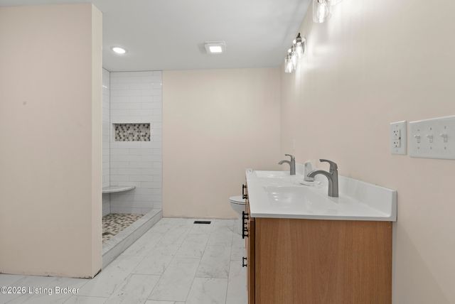 104 Glenda Elaine Dr, Mt Washington, KY 40047