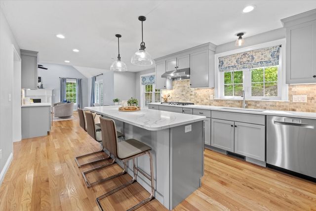 14 Houghton Farm Ln, Bolton, MA 01740