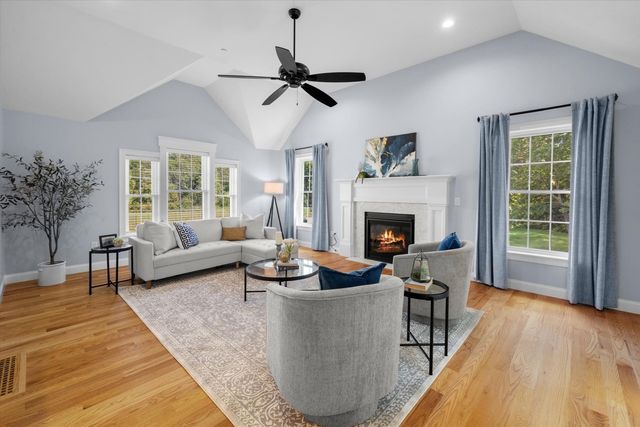 14 Houghton Farm Ln, Bolton, MA 01740