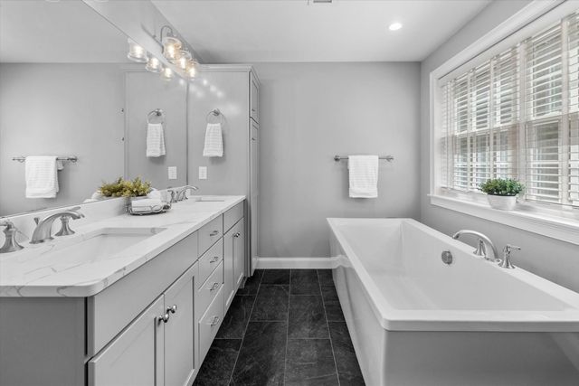 14 Houghton Farm Ln, Bolton, MA 01740
