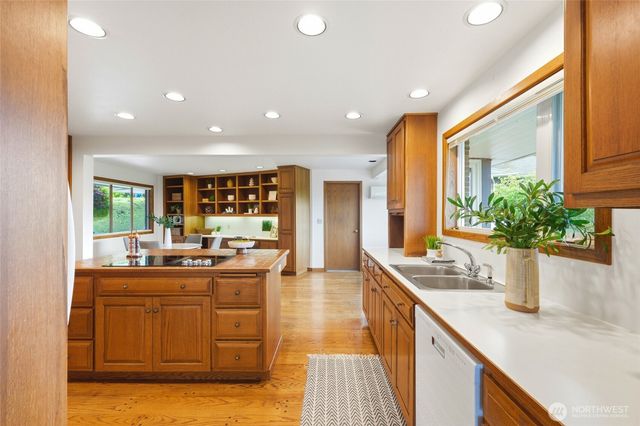 531 View Ridge Drive, Everett, WA 98203