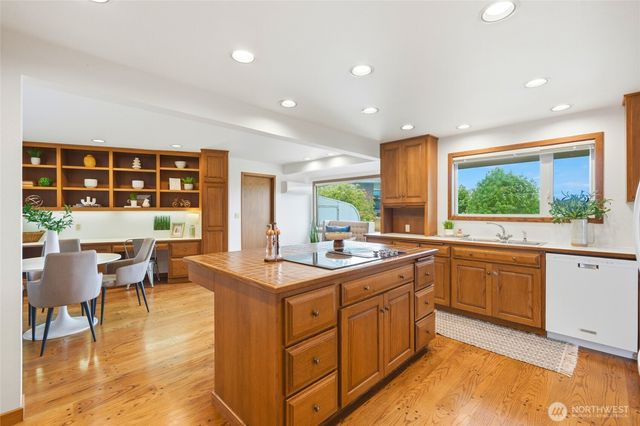 531 View Ridge Drive, Everett, WA 98203